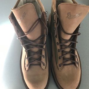 Men’s size 13 Danners